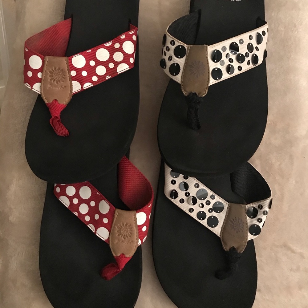 2 pairs women’s size 9 Yellow Box flip flops